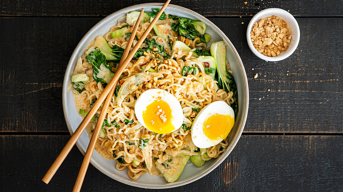 Ramen au cari et œuf coulant